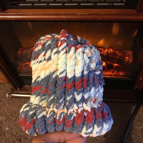 Hand knitted hats - Picture 4 of 5